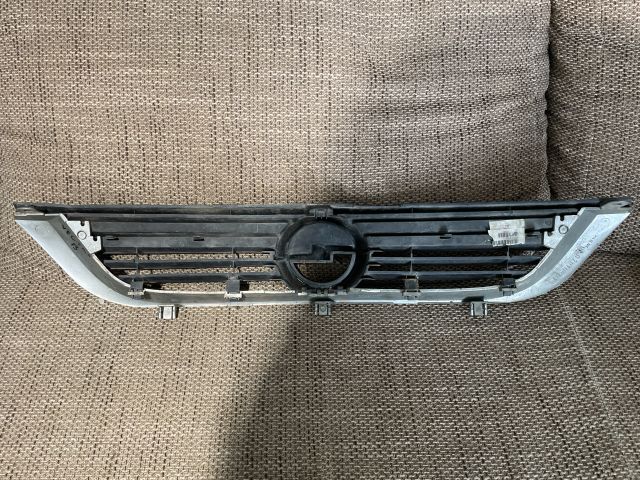 bontott OPEL VECTRA B Hűtőrács