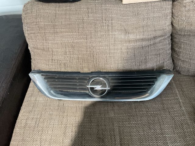 bontott OPEL VECTRA B Hűtőrács