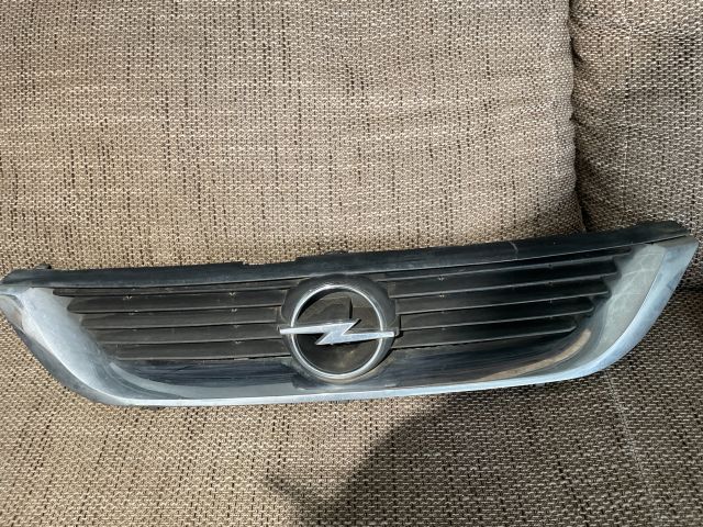 bontott OPEL VECTRA B Hűtőrács
