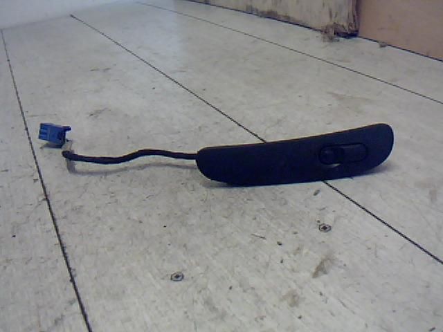 bontott OPEL VECTRA B Jobb első Ablakemelő Kapcsoló