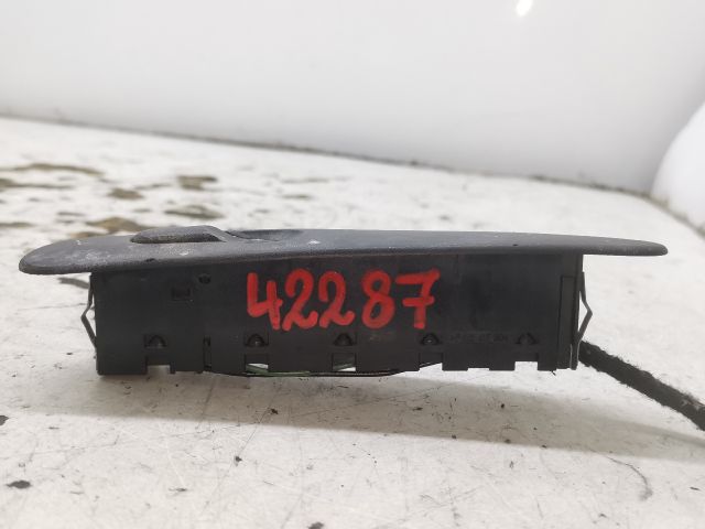 bontott OPEL VECTRA B Jobb első Ablakemelő Kapcsoló