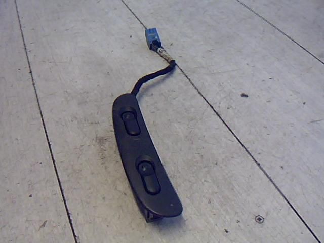 bontott OPEL VECTRA B Jobb első Ablakemelő Kapcsoló