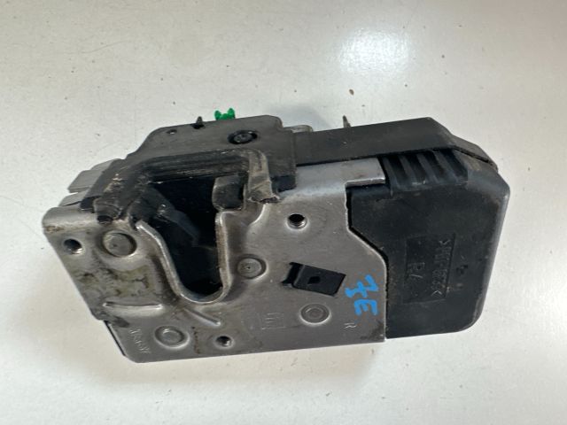 bontott OPEL VECTRA B Jobb első Ajtózár