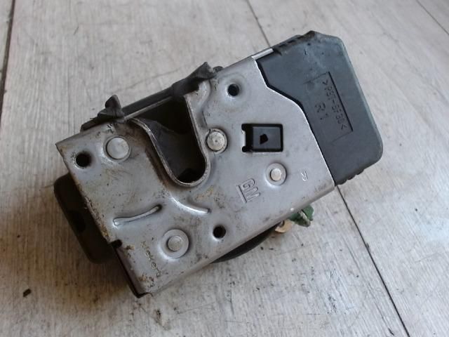 bontott OPEL VECTRA B Jobb első Ajtózár