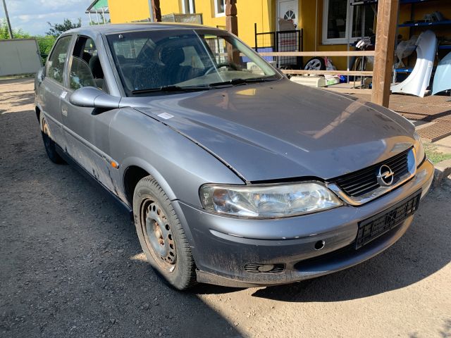 bontott OPEL VECTRA B Jobb első Dobbetét (Kerékjárati, Műanyag)