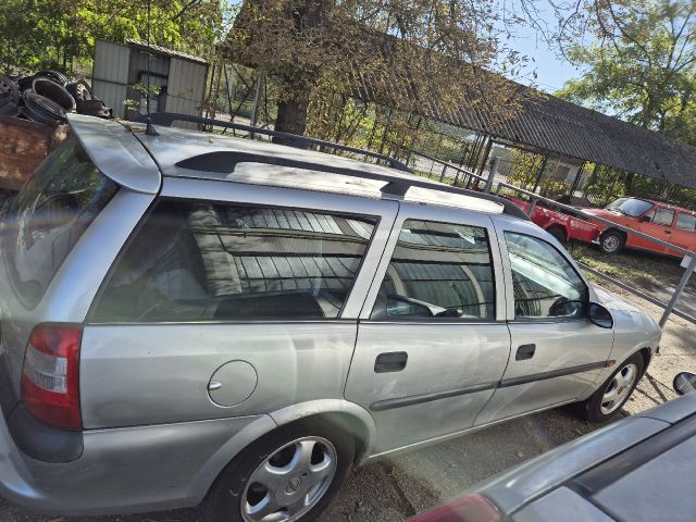 bontott OPEL VECTRA B Jobb első Sárvédő