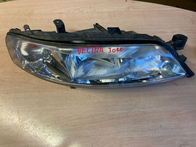 bontott OPEL VECTRA B Jobb Fényszóró