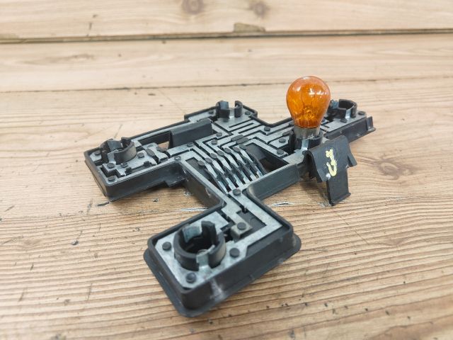 bontott OPEL VECTRA B Jobb Hátsó Lámpa Foglalat