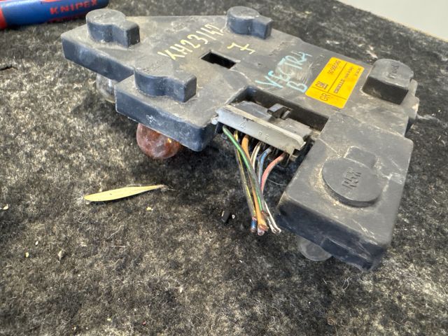 bontott OPEL VECTRA B Jobb Hátsó Lámpa Foglalat