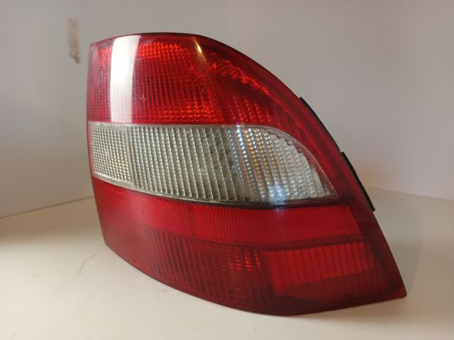 bontott OPEL VECTRA B Jobb Hátsó Lámpa