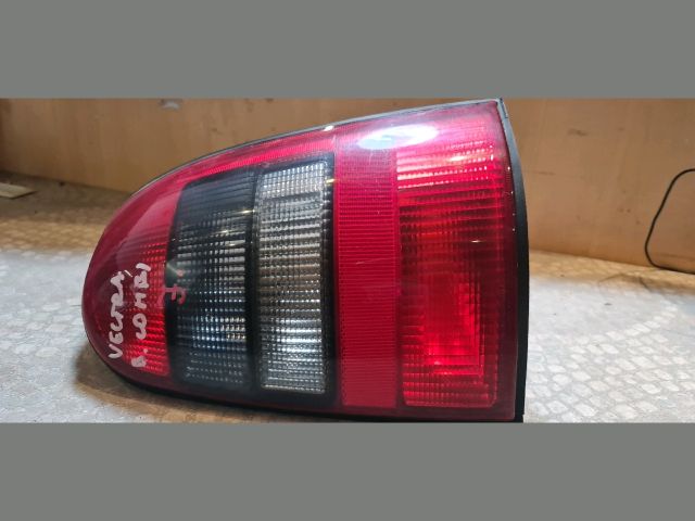 bontott OPEL VECTRA B Jobb Hátsó Lámpa