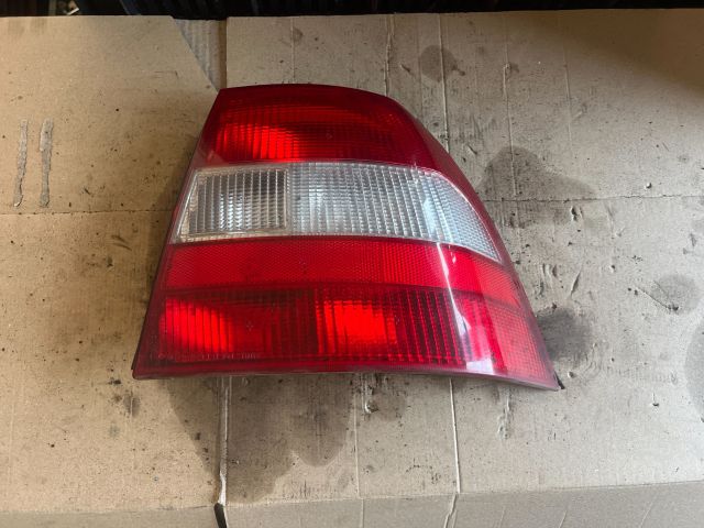 bontott OPEL VECTRA B Jobb Hátsó Lámpa