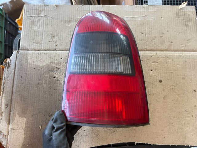 bontott OPEL VECTRA B Jobb Hátsó Lámpa