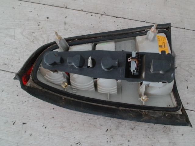 bontott OPEL VECTRA B Jobb Hátsó Lámpa