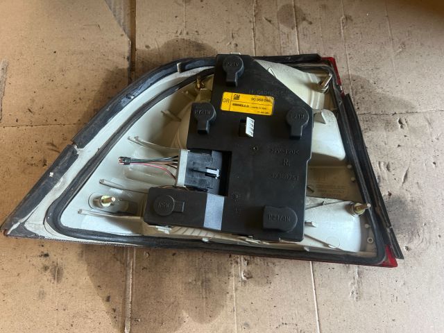 bontott OPEL VECTRA B Jobb Hátsó Lámpa
