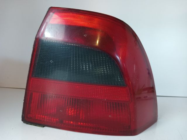 bontott OPEL VECTRA B Jobb Hátsó Lámpa