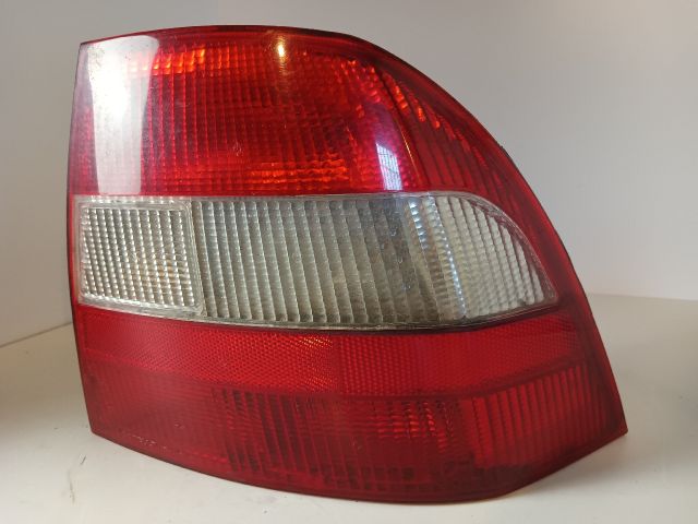 bontott OPEL VECTRA B Jobb Hátsó Lámpa