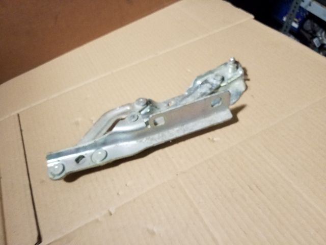 bontott OPEL VECTRA B Motorháztető Jobb Zsanér