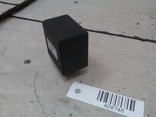 bontott OPEL VECTRA B Relé Csatlakozó