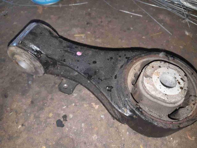 bontott OPEL VECTRA B Váltó Tartó Bak (Pozíciófüggetlen)