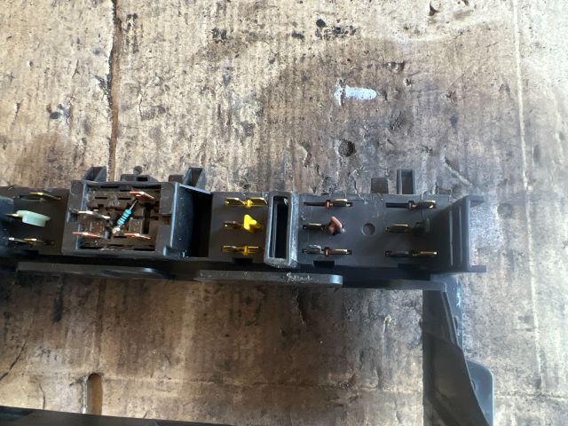 bontott OPEL VECTRA B Vészvillogó Kapcsoló