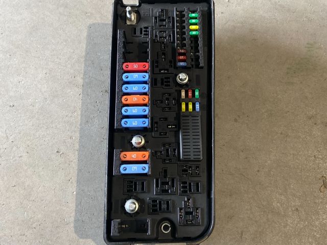 bontott OPEL VECTRA C Biztosítéktábla Motortér