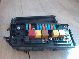 bontott OPEL VECTRA C Biztosítéktábla Motortér