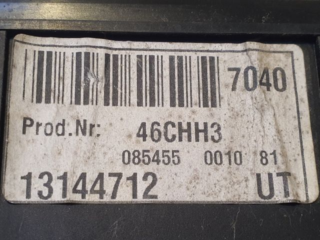 bontott OPEL VECTRA C Biztosítéktábla Motortér