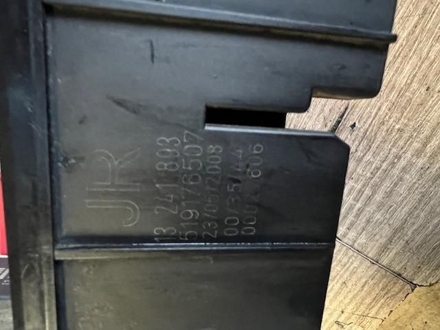 bontott OPEL VECTRA C Biztosítéktábla Motortér