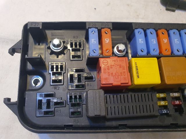 bontott OPEL VECTRA C Biztosítéktábla Motortér