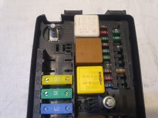 bontott OPEL VECTRA C Biztosítéktábla Motortér