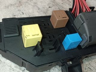 bontott OPEL VECTRA C Biztosítéktábla Motortér