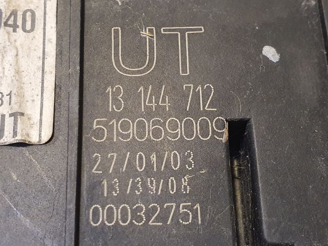 bontott OPEL VECTRA C Biztosítéktábla Motortér