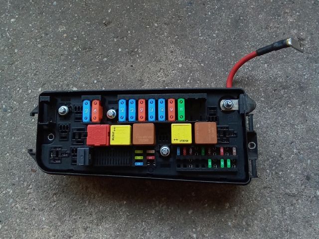 bontott OPEL VECTRA C Biztosítéktábla Motortér