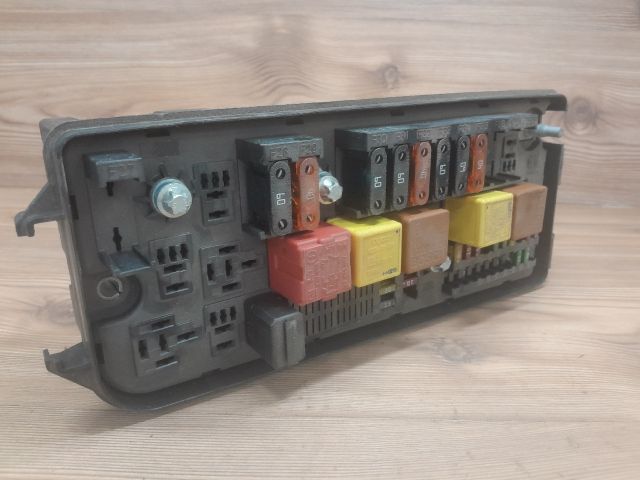 bontott OPEL VECTRA C Biztosítéktábla Motortér