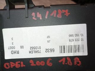 bontott OPEL VECTRA C Biztosítéktábla Motortér