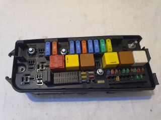 bontott OPEL VECTRA C Biztosítéktábla Motortér
