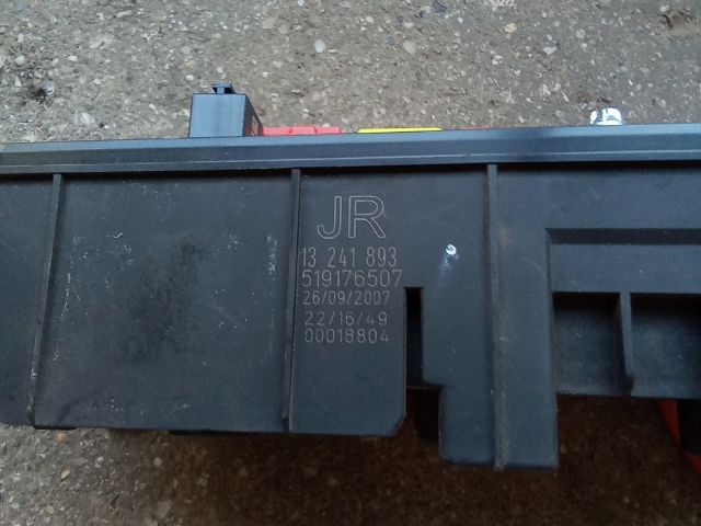 bontott OPEL VECTRA C Biztosítéktábla Motortér