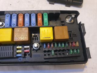 bontott OPEL VECTRA C Biztosítéktábla Motortér