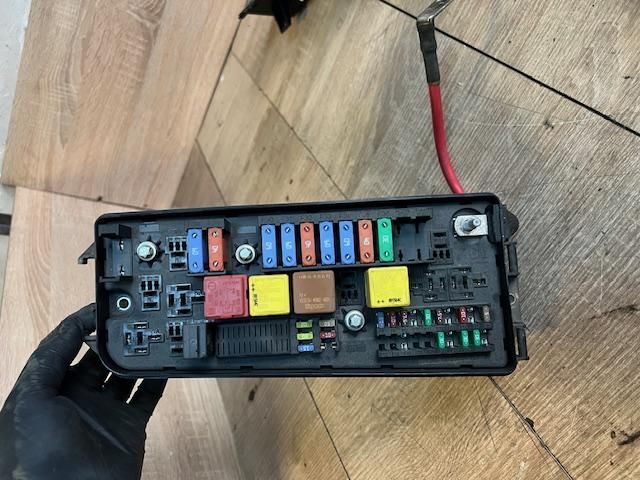 bontott OPEL VECTRA C Biztosítéktábla Motortér