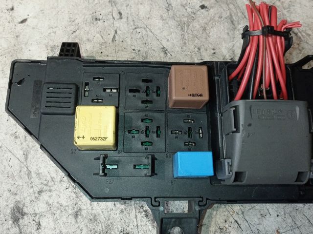 bontott OPEL VECTRA C Biztosítéktábla Motortér