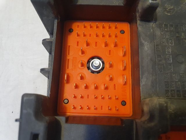 bontott OPEL VECTRA C Biztosítéktábla Motortér