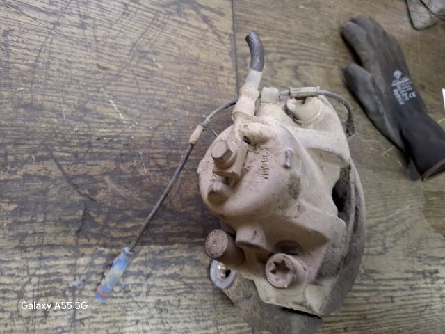 bontott OPEL VECTRA C Bal első Féknyereg Munkahengerrel