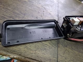 bontott OPEL VECTRA C Biztosítéktábla Motortér