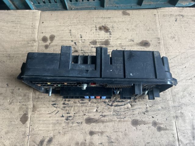 bontott OPEL VECTRA C Biztosítéktábla Motortér