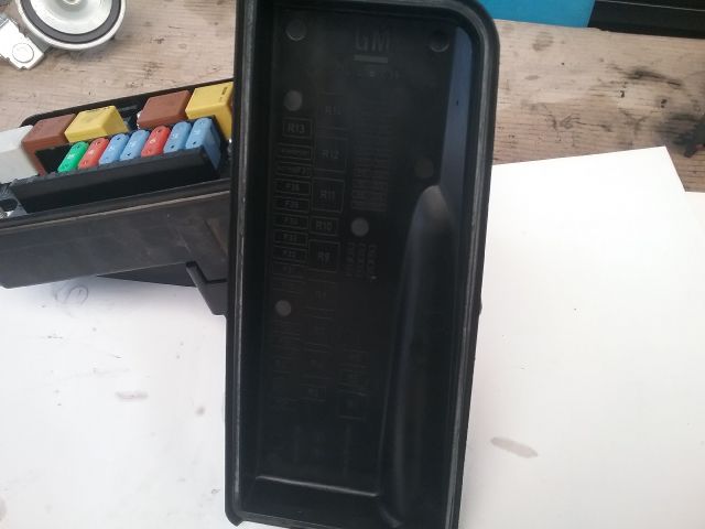 bontott OPEL VECTRA C Biztosítéktábla Motortér