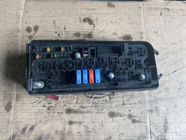 bontott OPEL VECTRA C Biztosítéktábla Motortér