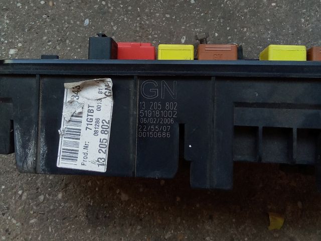 bontott OPEL VECTRA C Biztosítéktábla Motortér