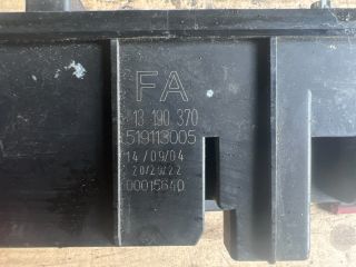 bontott OPEL VECTRA C Biztosítéktábla Motortér