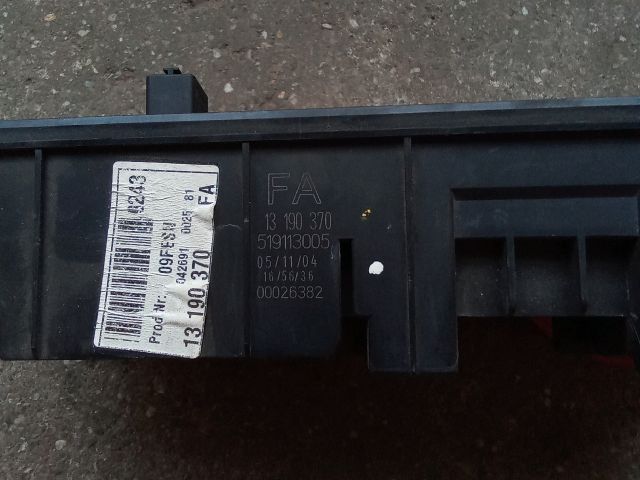 bontott OPEL VECTRA C Biztosítéktábla Motortér